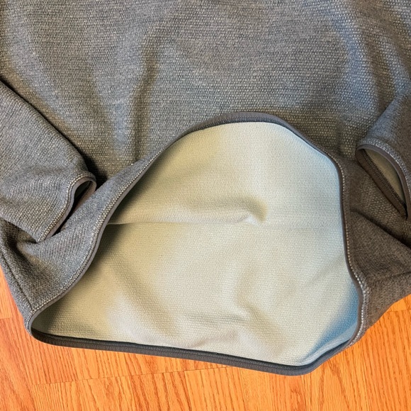 UNDER ARMOUR PULL OVER - Picture 3 of 5